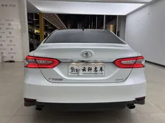 2021 Toyota Camry 2.5G Luxury, белый — фото 4