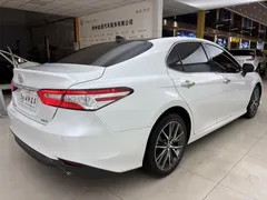 2021 Toyota Camry 2.5G Luxury, белый — фото 5