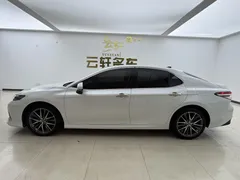 2021 Toyota Camry 2.5G Luxury, белый — фото 6