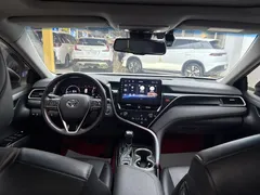 2021 Toyota Camry 2.5G Luxury, белый — фото 8
