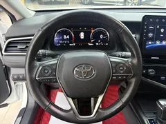 2021 Toyota Camry 2.5G Luxury, белый — фото 10