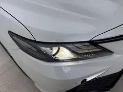 2021 Toyota Camry 2.5G Luxury, белый — фото 17