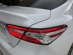 2021 Toyota Camry 2.5G Luxury, белый — фото 18