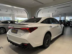 2022 Toyota Avalon 2.0L XLE Premium, белый — фото 11