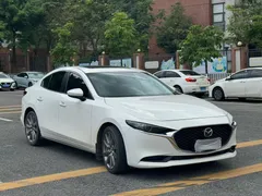 2022 Mazda Mazda3 2.0L AT, белый — фото 3