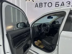 2021 Mitsubishi Outlander 2.0L 2WD 5 Seats, белый — фото 7