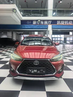 2022 Toyota Yaris L Zhixuan X 1.5L CVT Luxury Plus, красный — фото 2