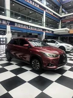 2022 Toyota Yaris L Zhixuan X 1.5L CVT Luxury Plus, красный — фото 3