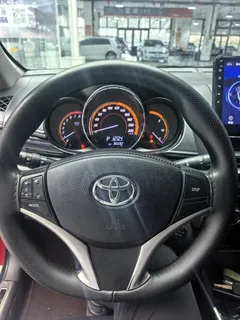 2022 Toyota Yaris L Zhixuan X 1.5L CVT Luxury Plus, красный — фото 14
