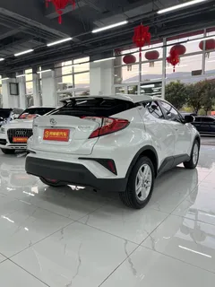 2023 Toyota C-HR 2.0L Comfort, белый — фото 5