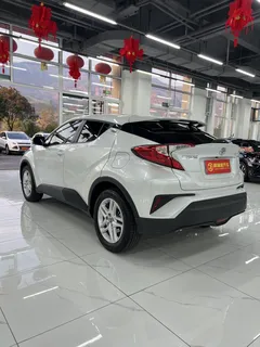 2023 Toyota C-HR 2.0L Comfort, белый — фото 6