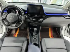 2023 Toyota C-HR 2.0L Comfort, белый — фото 11