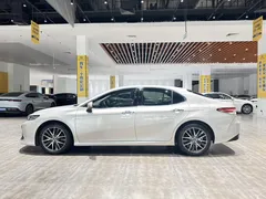 2021 Toyota Camry 2.5G Luxury — фото 4