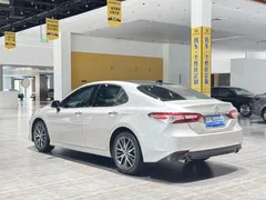 2021 Toyota Camry 2.5G Luxury — фото 5