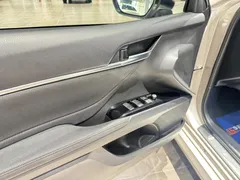 2021 Toyota Camry 2.5G Luxury — фото 8