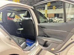 2021 Toyota Camry 2.5G Luxury — фото 14