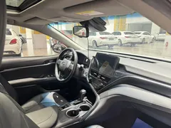 2021 Toyota Camry 2.5G Luxury — фото 17