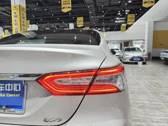 2021 Toyota Camry 2.5G Luxury — фото 26