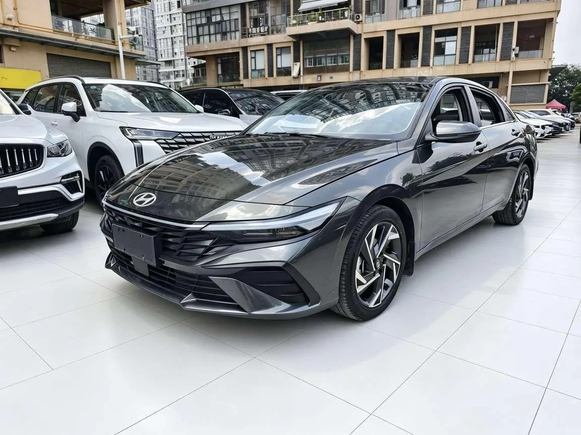 2023 Hyundai Elantra 1.5L CVT LUX Premium