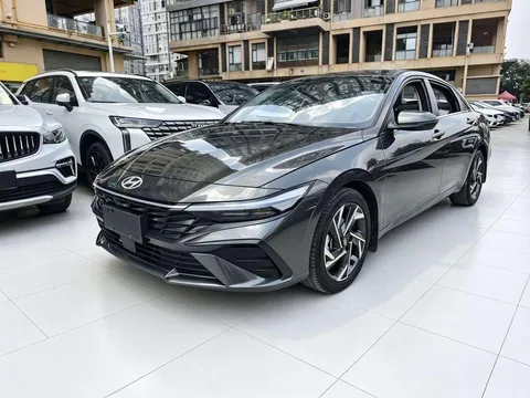 2023 Hyundai Elantra 1.5L CVT LUX Premium