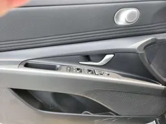 2023 Hyundai Elantra 1.5L CVT LUX Premium, чёрный — фото 4
