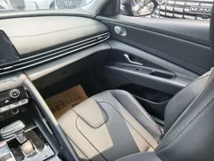2023 Hyundai Elantra 1.5L CVT LUX Premium, чёрный — фото 10