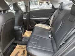 2023 Hyundai Elantra 1.5L CVT LUX Premium, чёрный — фото 12