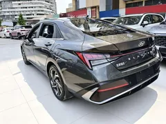 2023 Hyundai Elantra 1.5L CVT LUX Premium, чёрный — фото 19