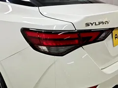 2022 Nissan Sylphy 1.6L XL CVT Enjoy, белый — фото 20