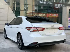 2021 Toyota Camry 2.5G Luxury, белый — фото 5