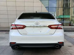 2021 Toyota Camry 2.5G Luxury, белый — фото 6
