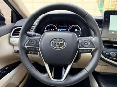 2021 Toyota Camry 2.5G Luxury, белый — фото 13