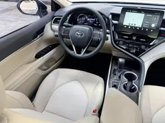 2021 Toyota Camry 2.5G Luxury, белый — фото 14