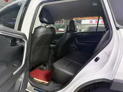 2021 Toyota RAV4 2.0L CVT 2WD Urban, белый — фото 9