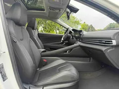 2023 Hyundai Elantra 1.5L CVT LUX Premium, белый — фото 5
