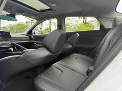 2023 Hyundai Elantra 1.5L CVT LUX Premium, белый — фото 6