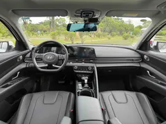 2023 Hyundai Elantra 1.5L CVT LUX Premium, белый — фото 8