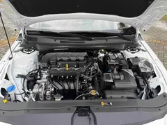 2023 Hyundai Elantra 1.5L CVT LUX Premium, белый — фото 18