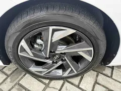2023 Hyundai Elantra 1.5L CVT LUX Premium, белый — фото 21
