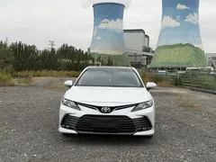 2021 Toyota Camry 2.5G Luxury, белый — фото 2