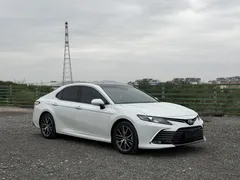 2021 Toyota Camry 2.5G Luxury, белый — фото 3