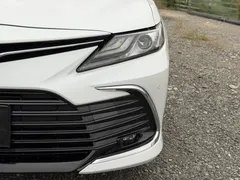 2021 Toyota Camry 2.5G Luxury, белый — фото 12
