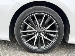 2021 Toyota Camry 2.5G Luxury, белый — фото 13