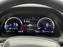 2021 Toyota Camry 2.5G Luxury, белый — фото 16