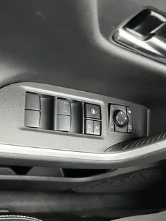2021 Toyota RAV4 2.0L CVT 2WD Fashion, белый — фото 11