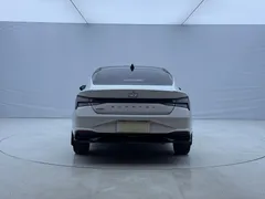 2022 Hyundai Elantra 1.5L CVT LUX Premium, белый — фото 5