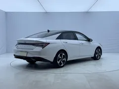 2022 Hyundai Elantra 1.5L CVT LUX Premium, белый — фото 6