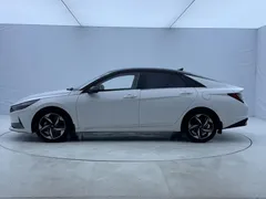 2022 Hyundai Elantra 1.5L CVT LUX Premium, белый — фото 7
