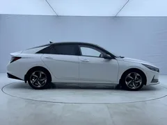 2022 Hyundai Elantra 1.5L CVT LUX Premium, белый — фото 9
