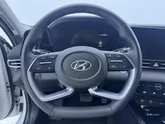 2022 Hyundai Elantra 1.5L CVT LUX Premium, белый — фото 10